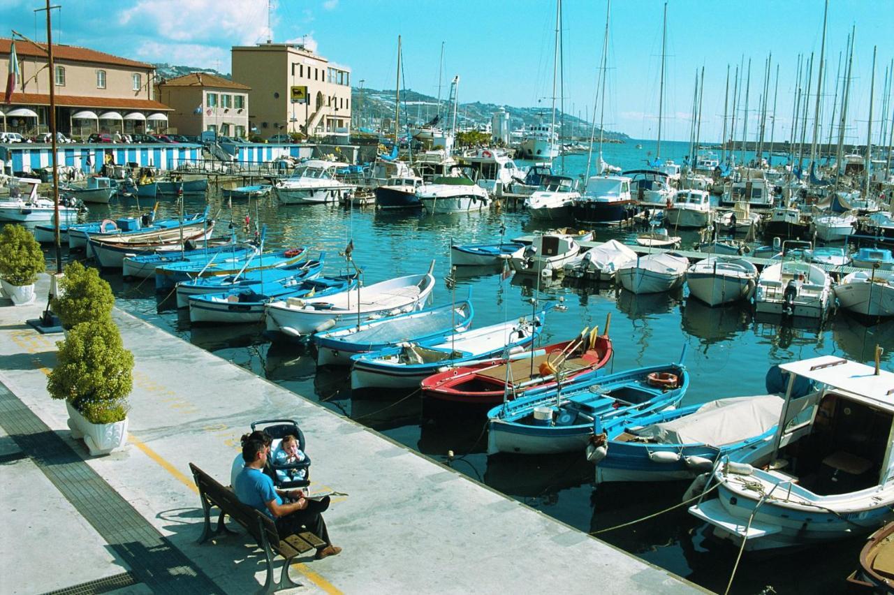 Wh - Dolce Vita - Bilocale - 5 Minuti Dal Centro - Parcheggio Gratuito - Wifi Sanremo Ngoại thất bức ảnh